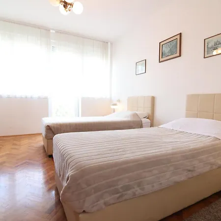 Kate's Apartment *
