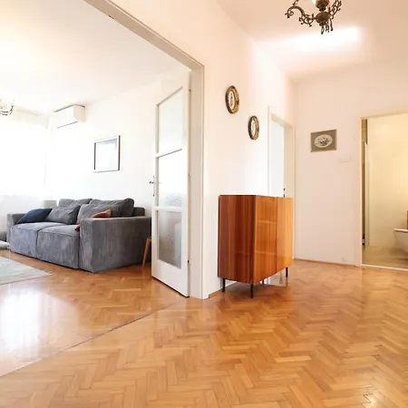 Kate's Apartment *